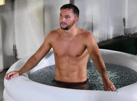 Che guai per Drinkwater: ubriaco, importuna una donna e viene pestato a sangue