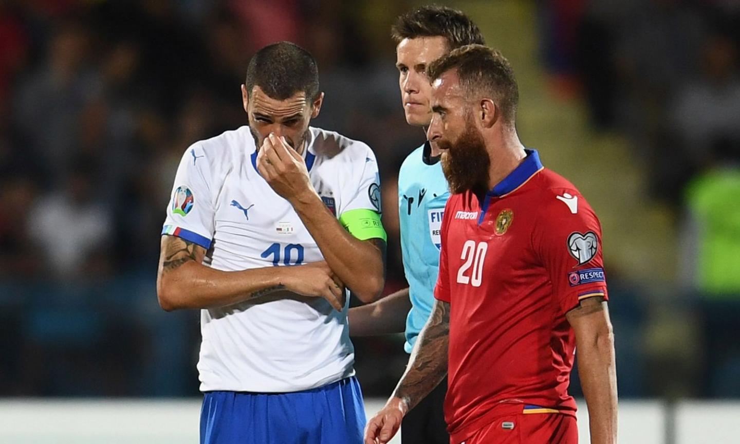 Photo: Karapetyan attacks Bonucci for the simulation