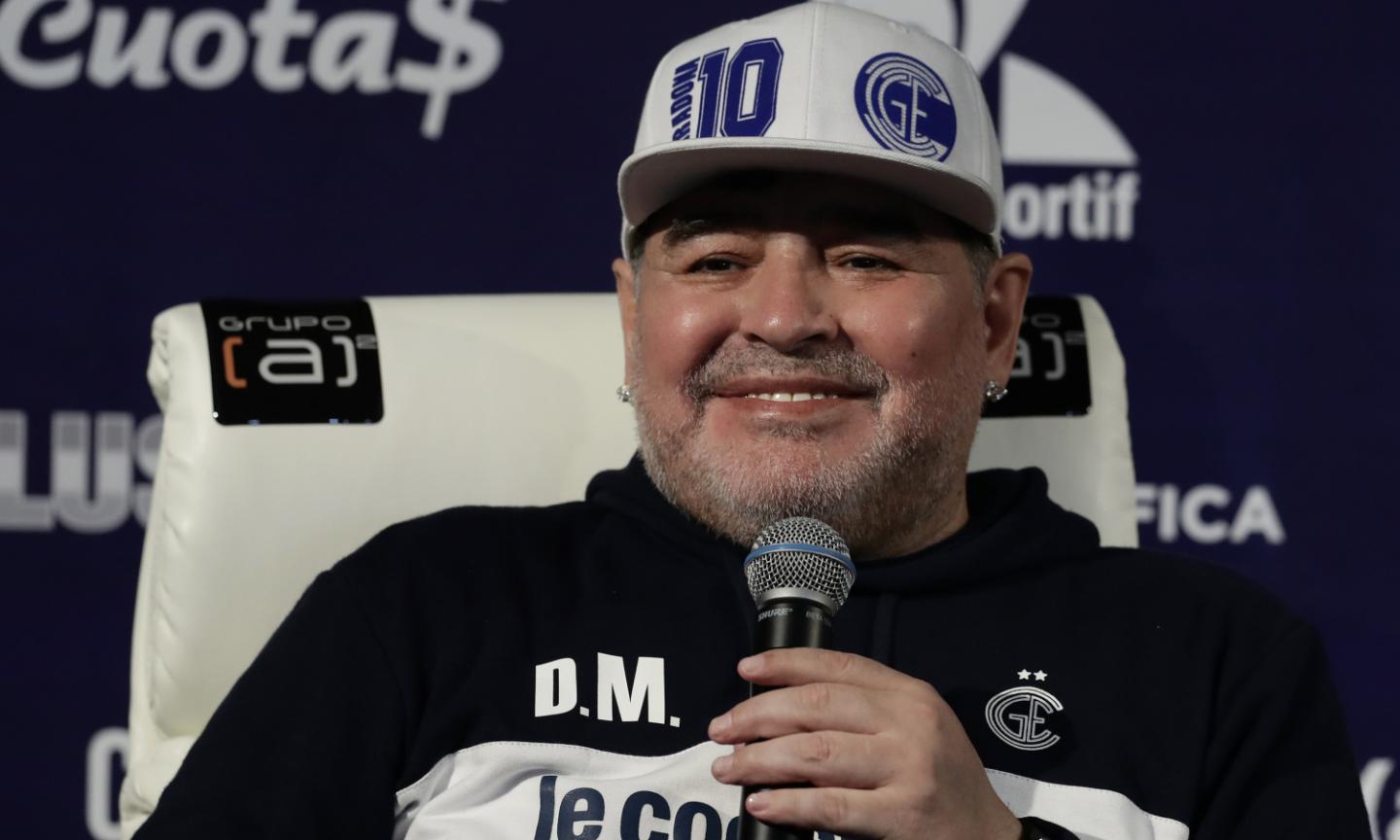 Coronavirus e sport: Maradona pronto a tagliarsi lo stipendio. De Zerbi: '5 cambi? Idea intelligente'