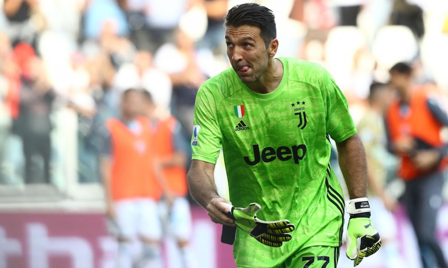 Juve, Buffon carica i tifosi verso la Lazio FOTO