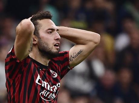 Milan, lesione muscolare per Calhanoglu: salta il Torino