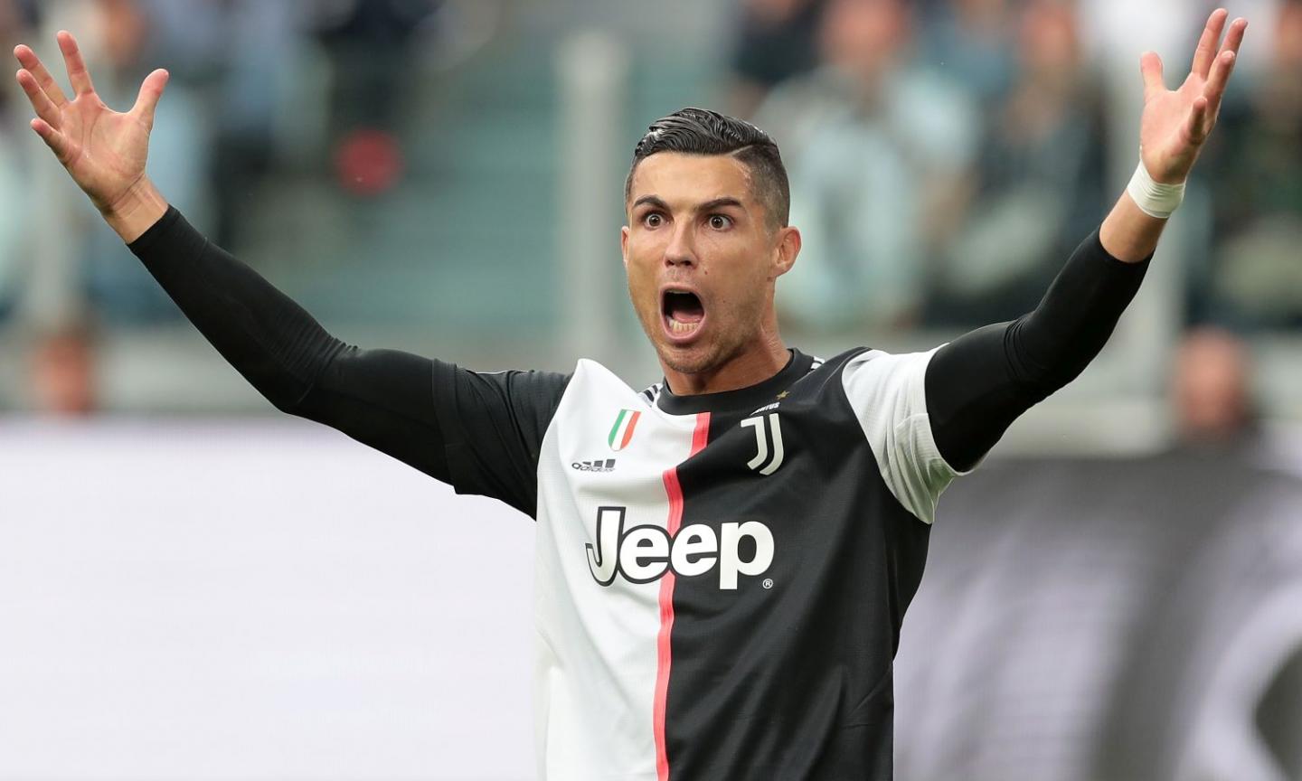 Juve, Sarri conferma: problema muscolare per Ronaldo