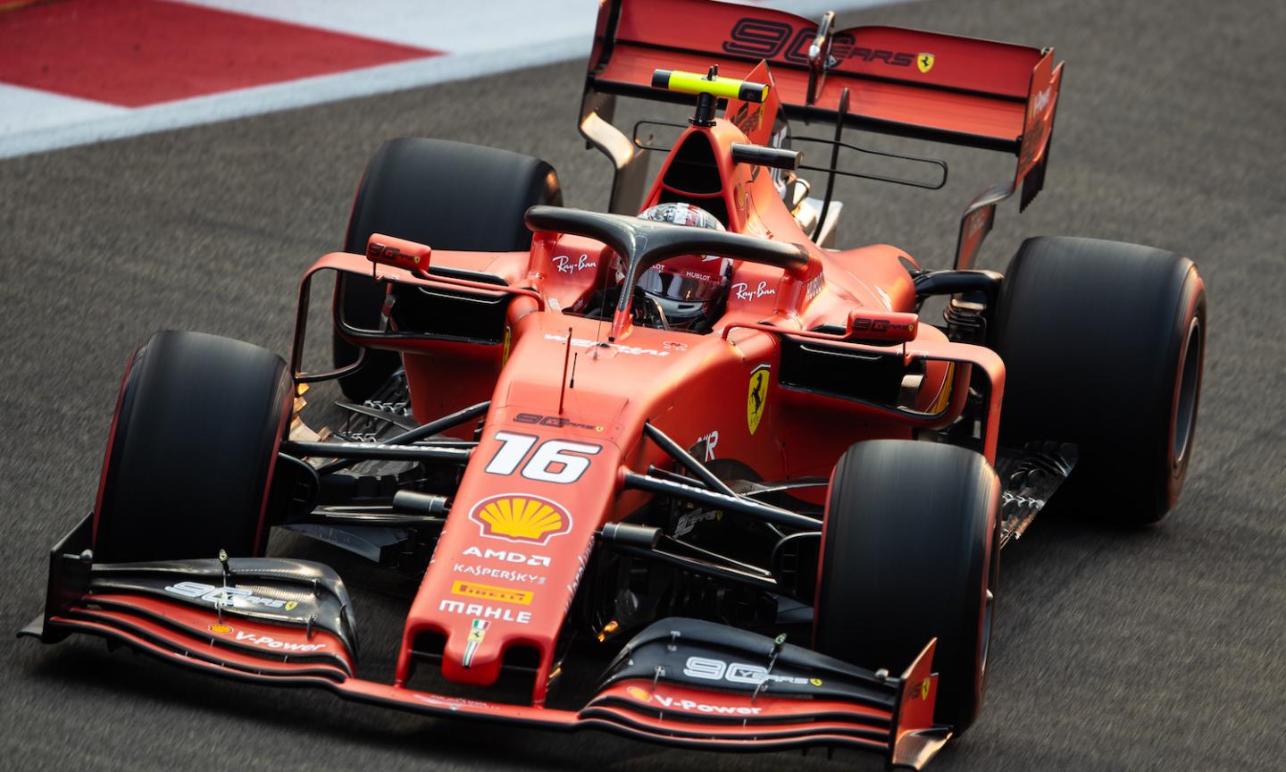 F1, CHE DISASTRO FERRARI: Vettel e Leclerc si tamponano al via e sono costretti al ritiro! 