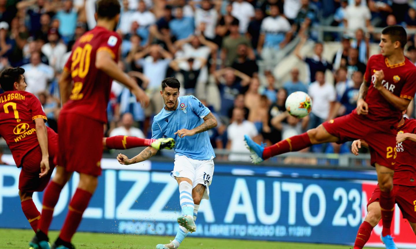 Lazio-Roma, cinque legni in 27 minuti! Tifosi scatenati sui social: ‘Vince chi arriva a 10!' FOTO