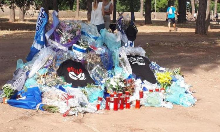 Lazio: bruciata la panchina dell'omicidio di Diabolik al Parco degli Acquedotti