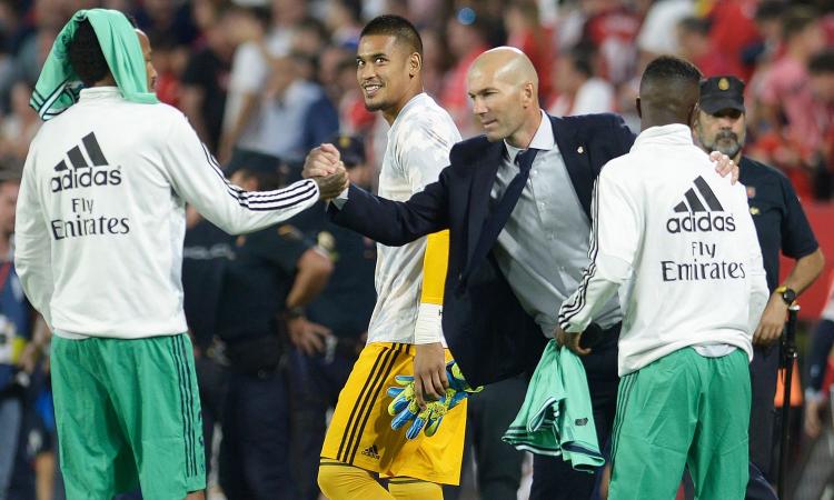 Il Real Madrid fa poco, il Siviglia 'rivoluzionato' da Monchi ancora meno: Benzema-gol e primato VIDEO