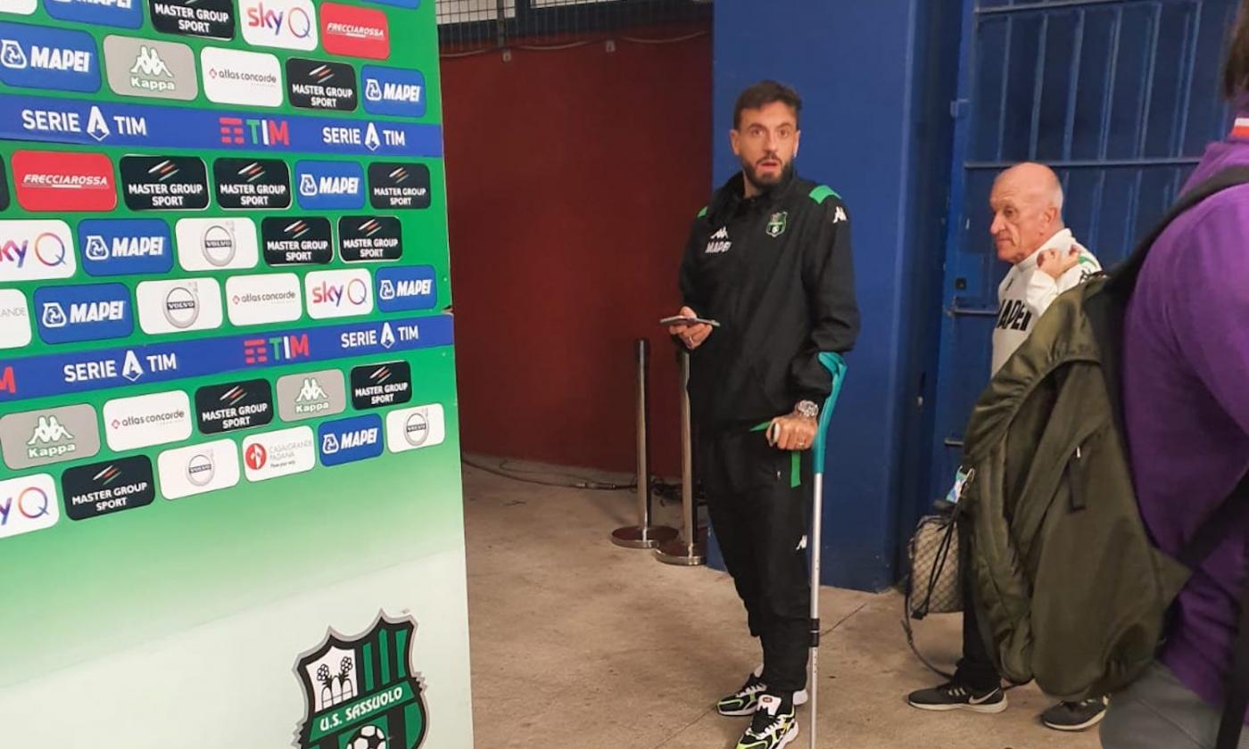 Sassuolo, problema fisico per Caputo: lascia lo stadio con una stampella