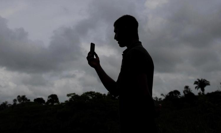 La denuncia: 'Mio figlio contattato su Instagram da un sedicente procuratore. Cosa devo fare?'