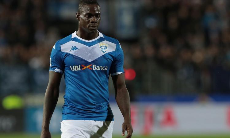 Balotelli bersagliato dai tifosi dell'Inter. Cori a ripetizione: 'Pezzo di ...'