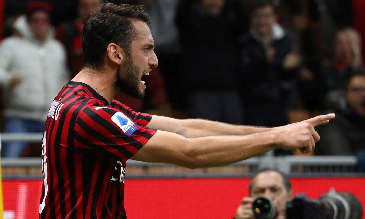 Photo: Calhanoglu receives milestone award from Boban and Maldini 