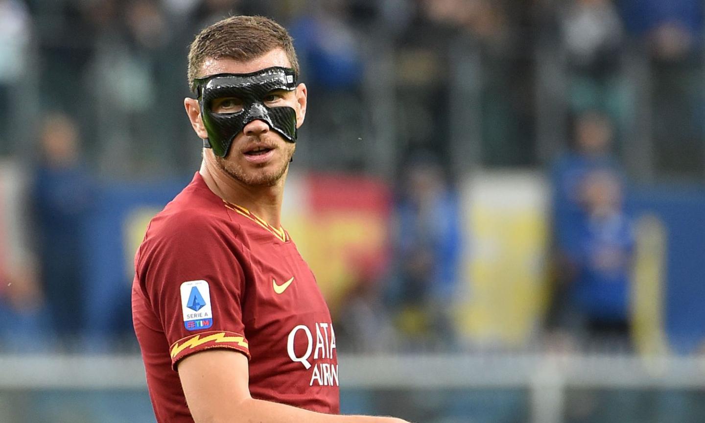 Roma, Dzeko: 'Con il Napoli sfida del bel gioco. Con la maschera vedo poco'