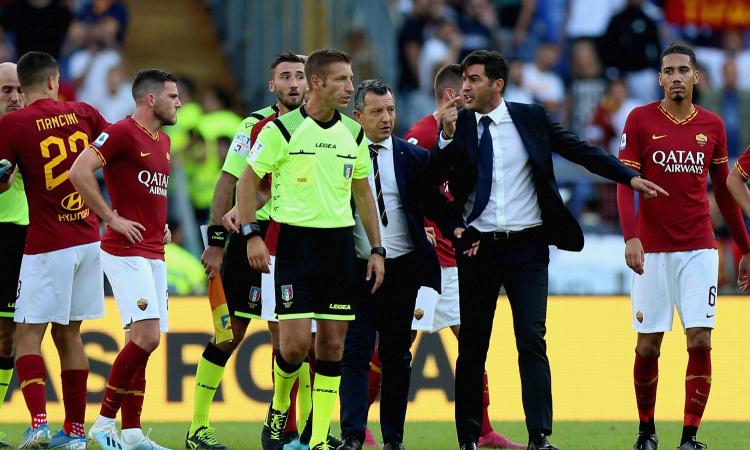Roma, multa e stangata per Fonseca: 2 turni out, salta il Milan! Atalanta: solo sanzione per i cori a Dalbert. Calabria...