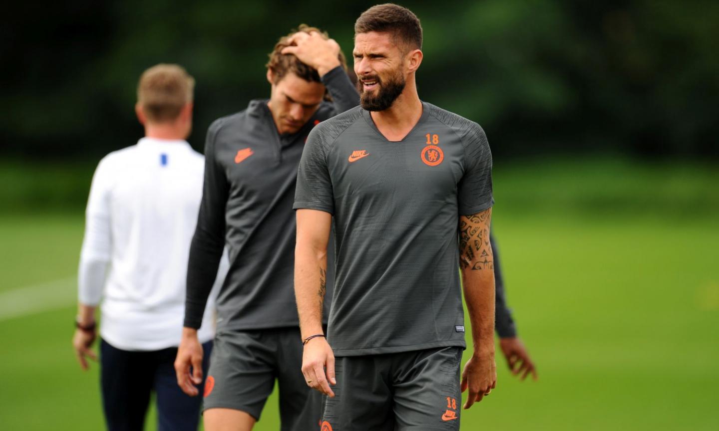 Inter, competition from England for Giroud