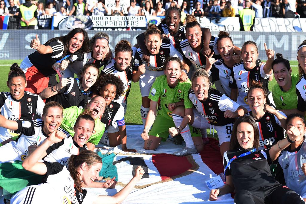 La Juve Women ospite a X Factor, e che regalo per Cattelan FOTO