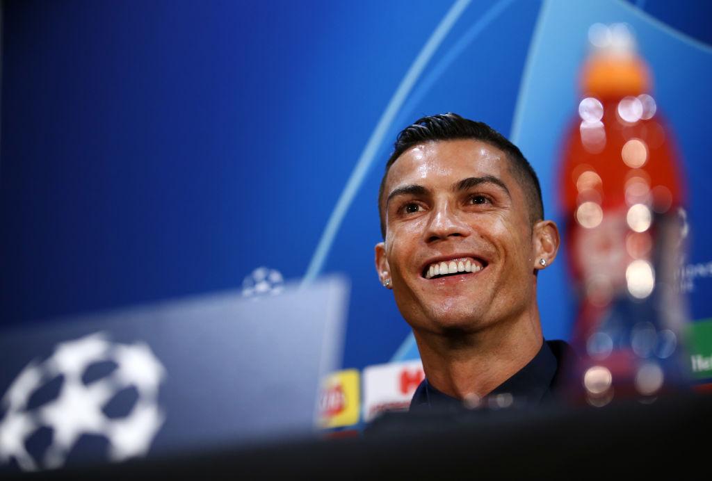 Ronaldo contro lo sponsor Coca Cola, imbarazzo agli Europei: 'Bevete acqua!'