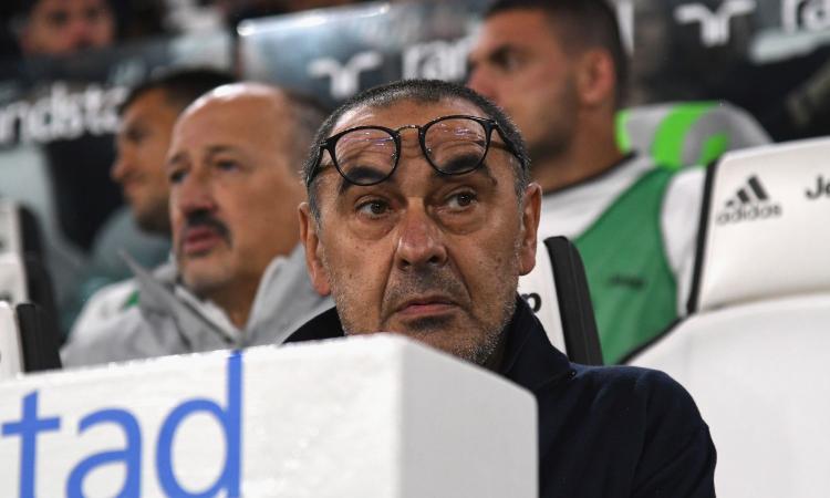 Genoa immeritatamente in dieci, la Juve fatica ma è prima: Sarri come Allegri