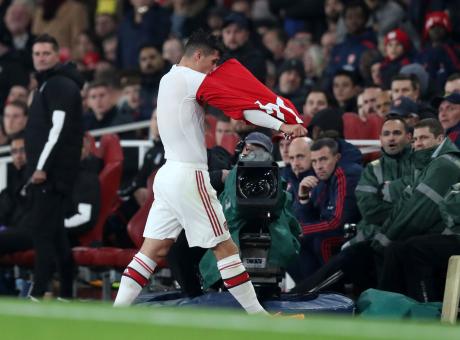 Milan, Xhaka è una opportunità: tra il giallo casa e Bennacer....
