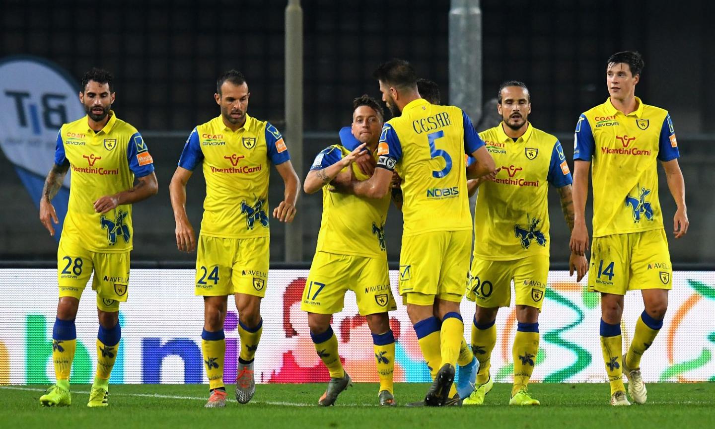 Playoff Serie B ,la semifinale di andata premia il Chievo: 2-0 allo Spezia, Ricci sbaglia un rigore. Martedì il ritorno