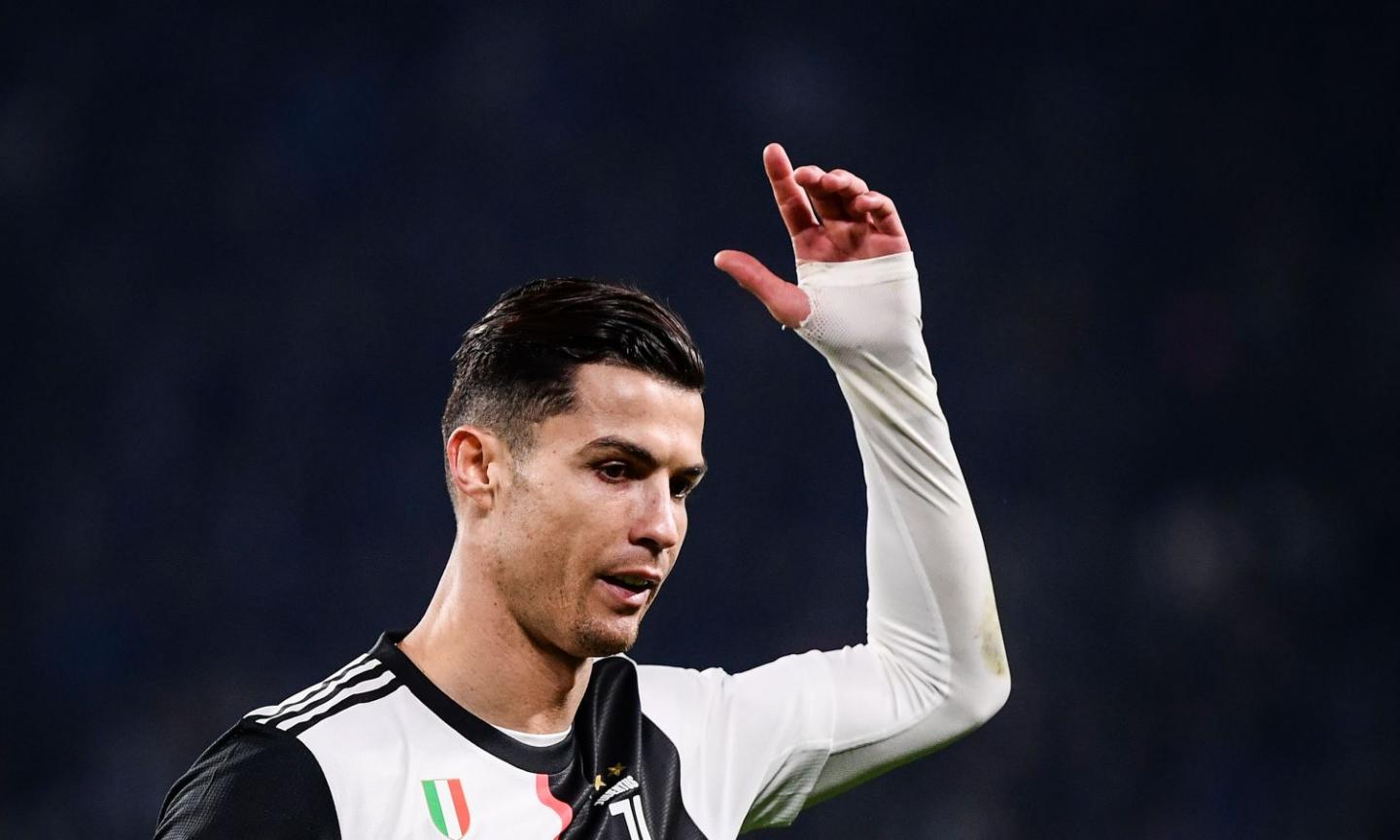 Juve, fans to Ronaldo: 'Get Sarri sacked'