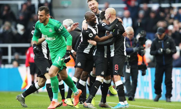 Ex Newcastle, Solano viola la quarantena in Perù e viene arrestato: 'Mi scuso'