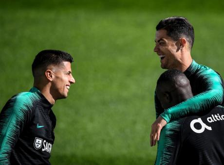 Il ct del Portogallo smentisce Sarri: 'Cristiano Ronaldo sta benissimo e giocherà' VIDEO