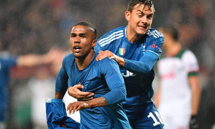 Juve agli ottavi di Champions: 2-1 alla Lokomotiv, decide Douglas Costa al 93'