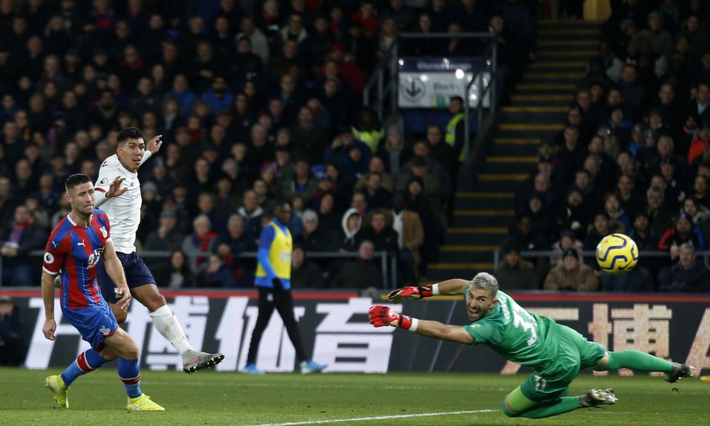 Premier: Mourinho vince all'esordio. Liverpool e Leicester non si fermano, l'Arsenal si salva al 96°