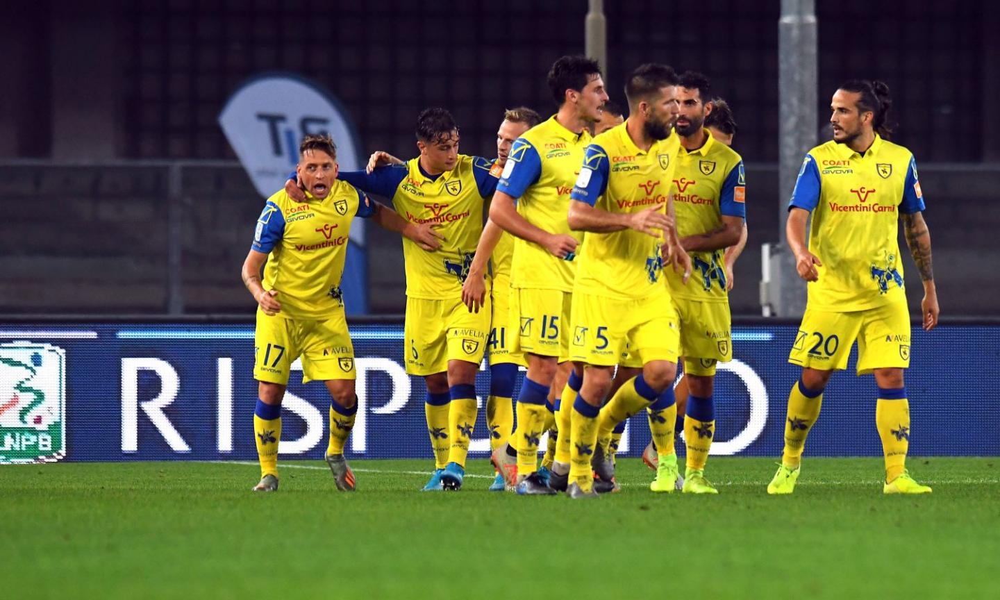 Serie B: Chievo, 2-0 al Cosenza e rilancio in zona playoff