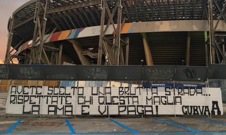 Napoli: cori e insulti dai tifosi prima e durante il match col Genoa, Insigne tra i più beccati