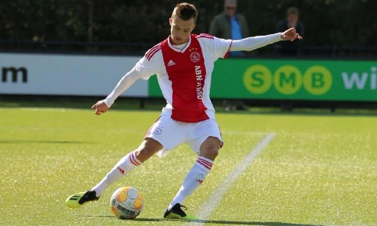 Juve, sfida al Real Madrid per Regeer: dall'idolo Ronaldo all'eredità di de Jong e van de Beek