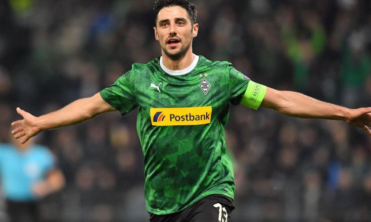 Borussia Monchengladbach, UFFICIALE: rinnova un attaccante