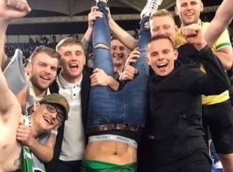 Lazio-Celtic, i tifosi scozzesi in festa rievocano piazzale Loreto: la FOTO diventa virale
