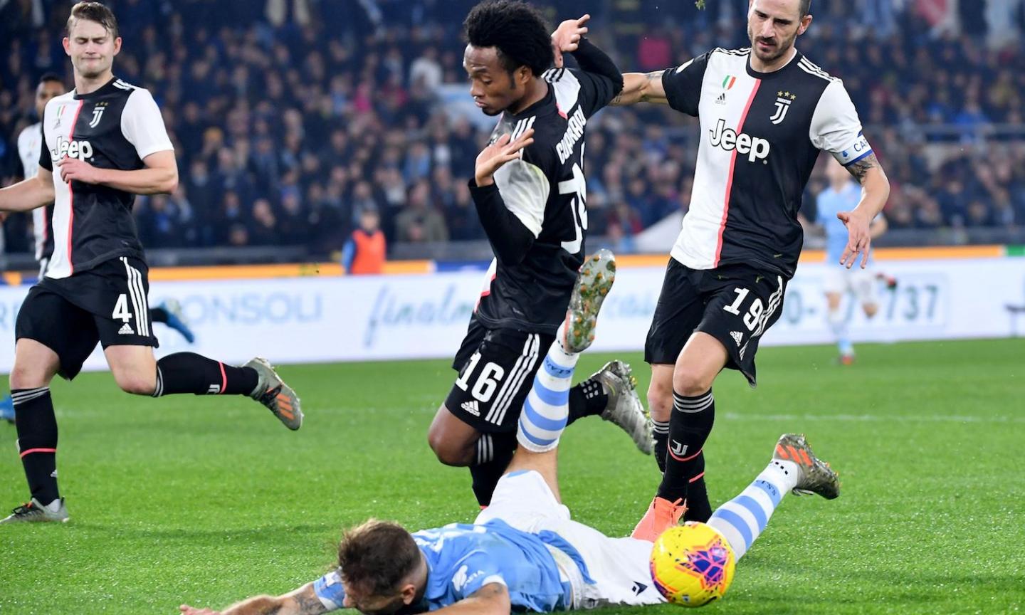 Lazio-Juve, rivivi la MOVIOLA: rosso a Cuadrado col Var, c'è il rigore su Correa