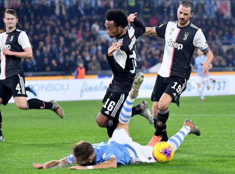 Lazio-Juve, rivivi la MOVIOLA: rosso a Cuadrado col Var, c'è il rigore su Correa