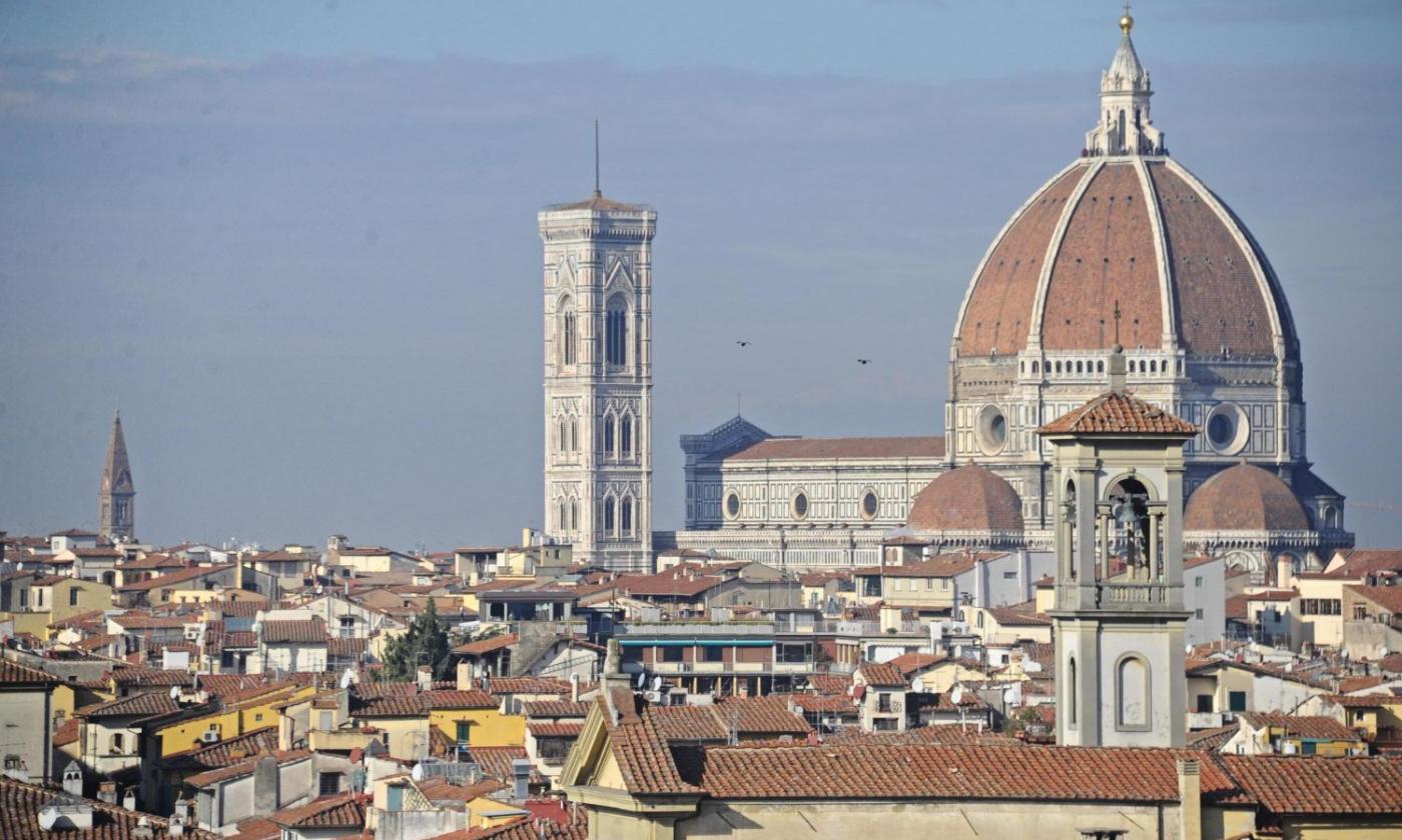 Firenze, rissa tra tifosi del Lech Poznan e buttafuori: volano transenne