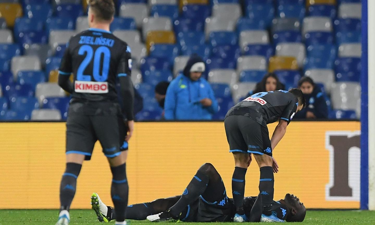 Napoli, UFFICIALE: tegola Koulibaly, distrazione al bicipite femorale. Torna nel 2020