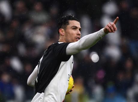 Cristiano Ronaldo non va a Parigi, ma a Milano sì: è arrivato al Gran Galà del Calcio VIDEO