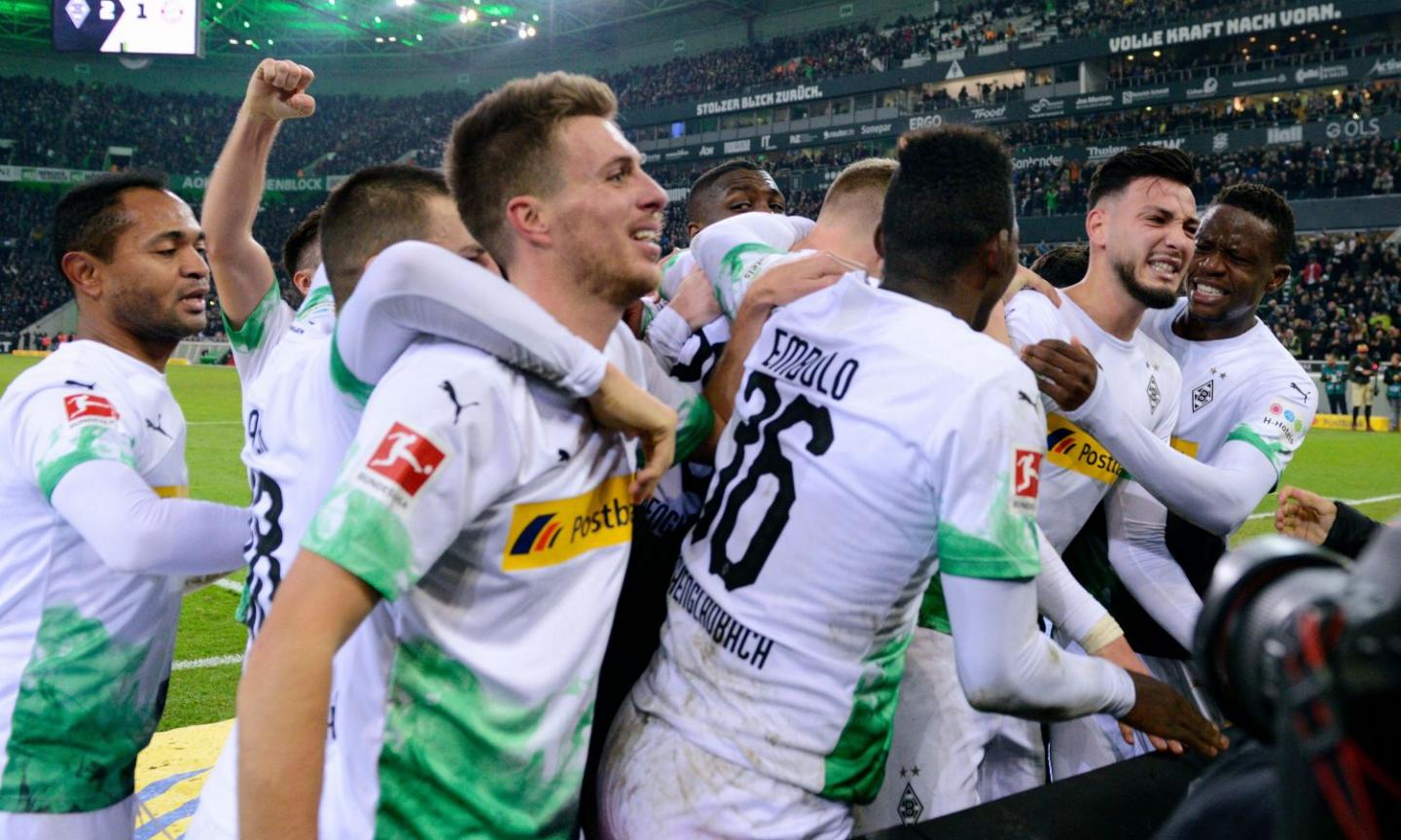 Bundesliga: il Gladbach abbatte anche il Bayern e lo manda a -7. Vince il Lipsia, goleada Dortmund VIDEO