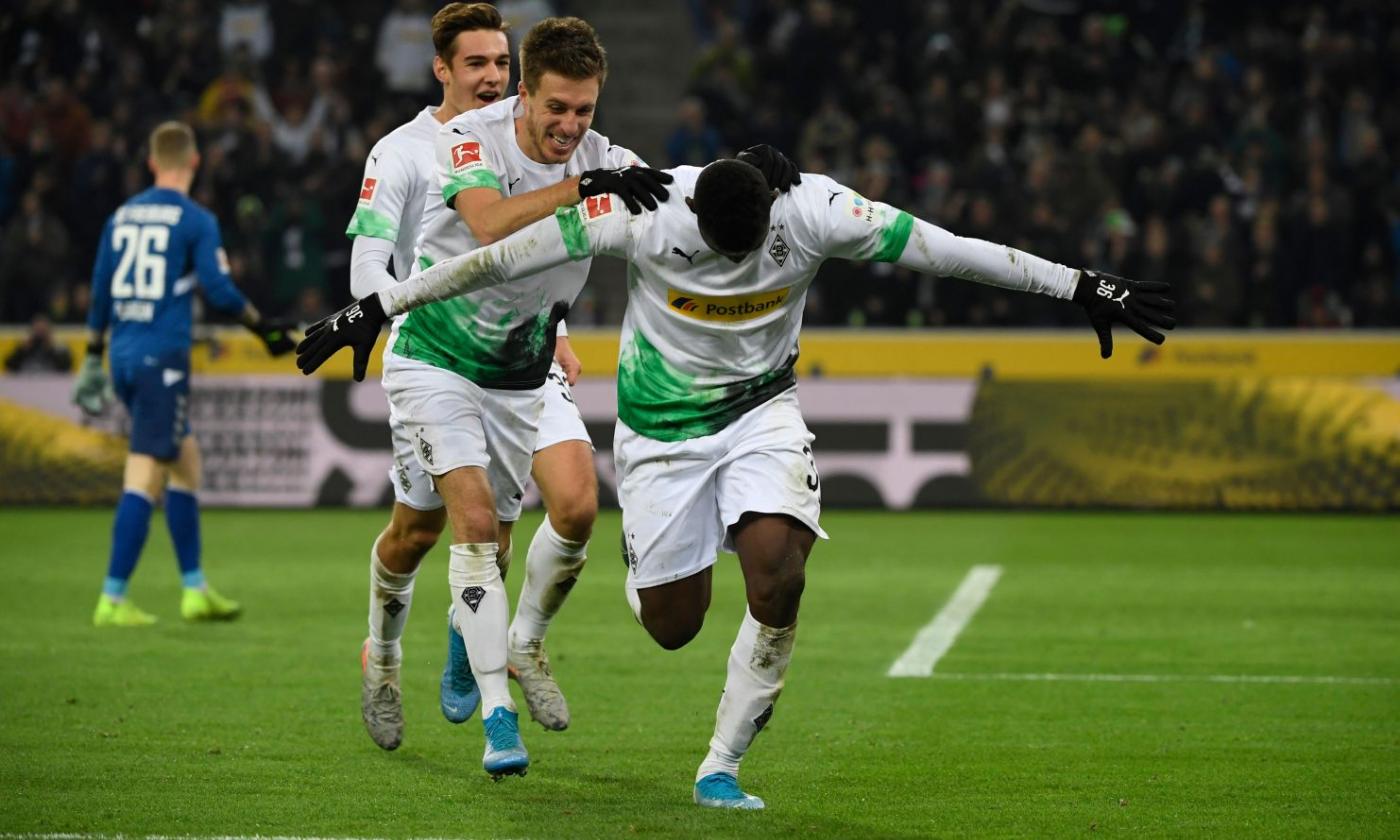 Borussia Monchengladbach, Embolo da urlo: gol  e primo posto, i tifosi gli cantano 'Ti amo' di Tozzi VIDEO