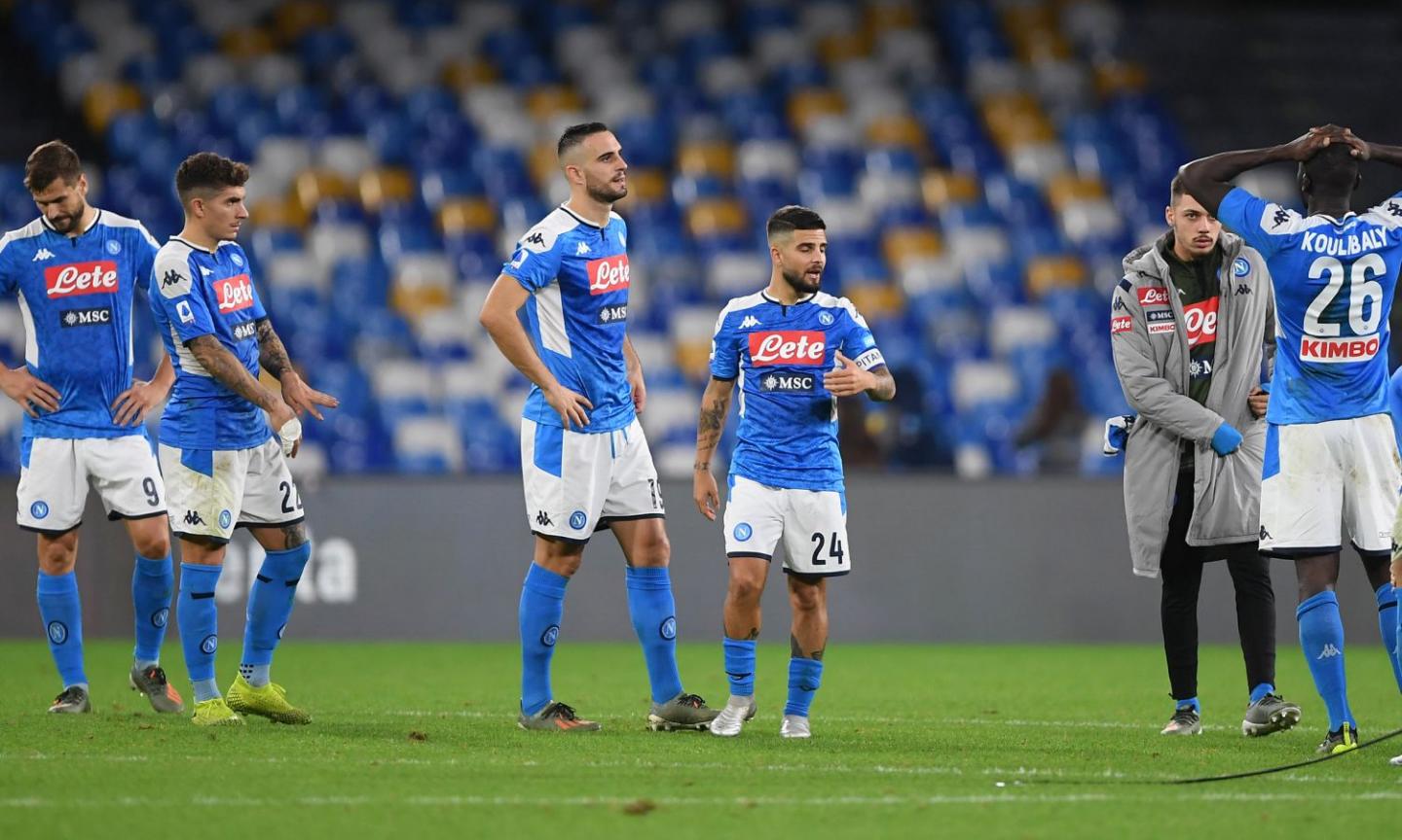 Il Napoli si scioglie: 'fesserie' in campo e in panchina, sconfitta che è peggio di ritiro e multe contestate