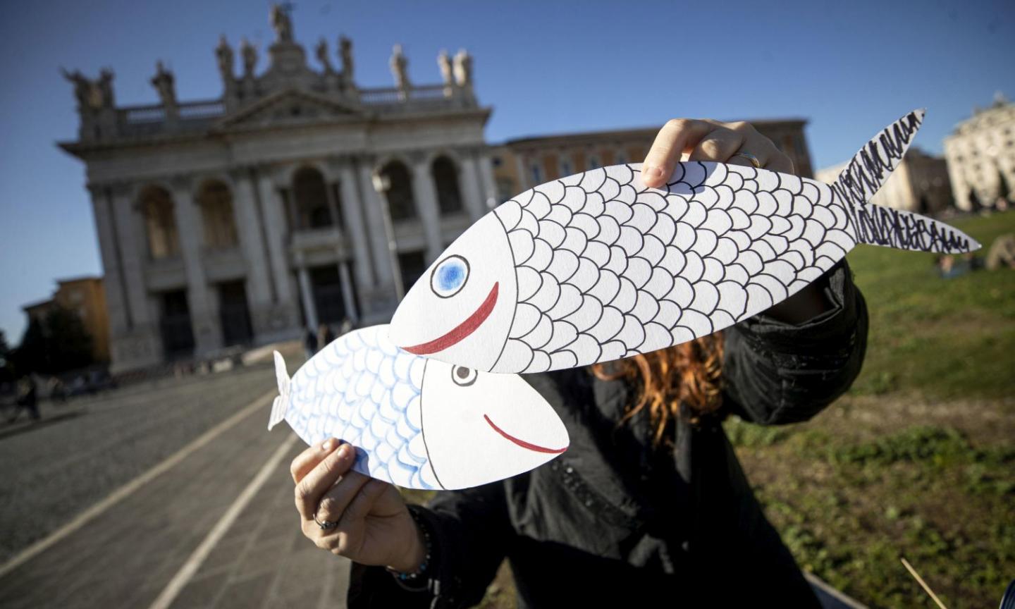 Roma, Sardine in piazza nel nome di tutti e dei nostri figli: le loro armi sono innocue ma efficaci