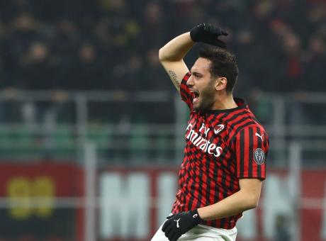 Milan, Calhanoglu torna in gruppo: ci sarà con la Fiorentina