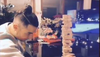 Juve, Ronaldo batte Georgina a Jenga ed esulta così VIDEO