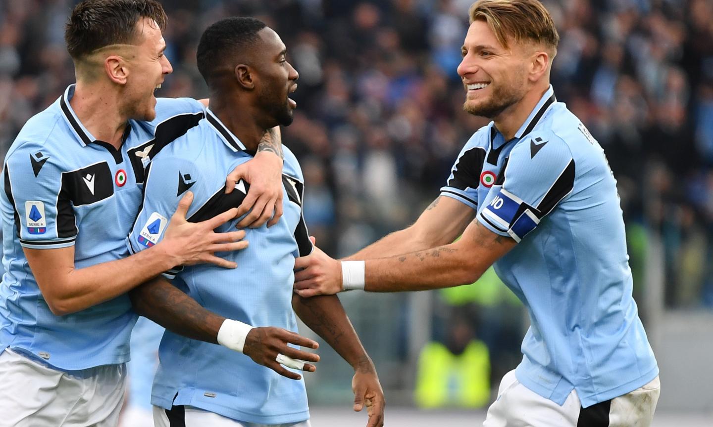 Tutto facile per la Lazio: 5-1 alla Sampdoria. Undicesima vittoria consecutiva, è a -1 dall'Inter 