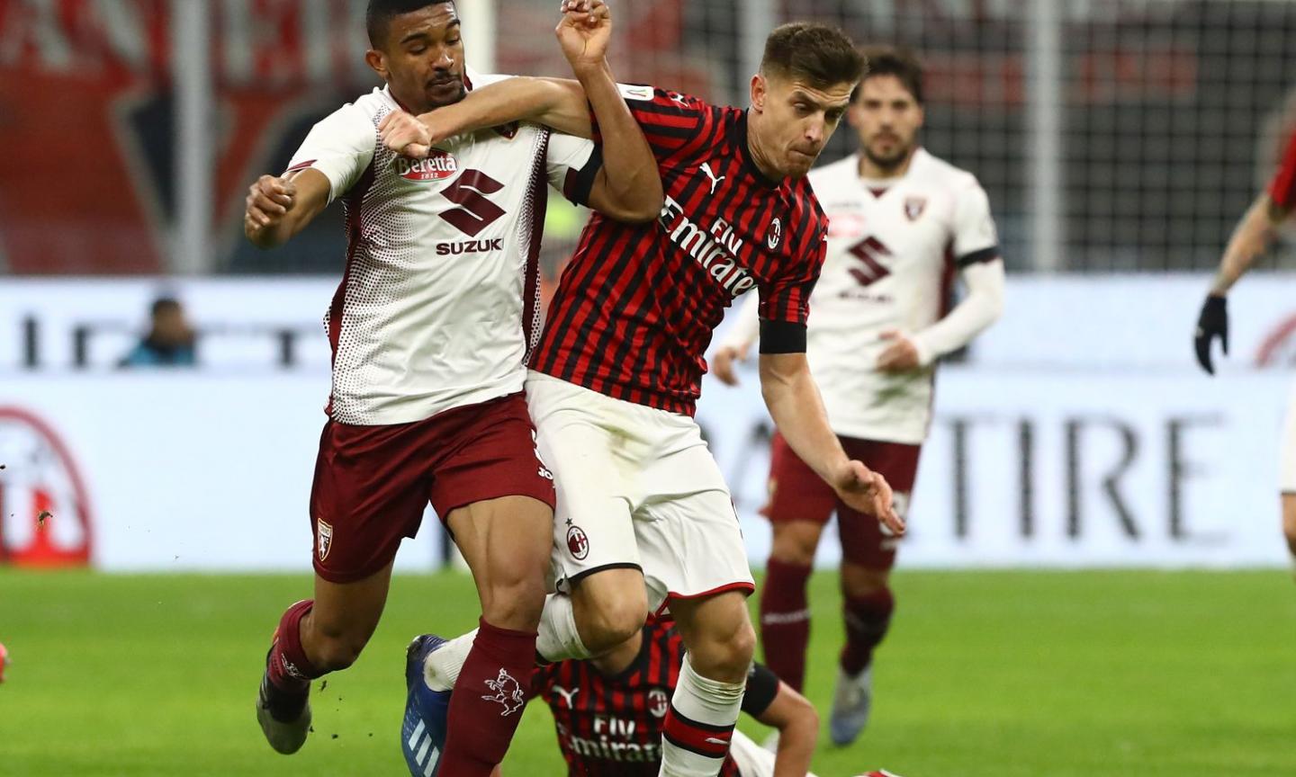 Milan, fischi per Piatek