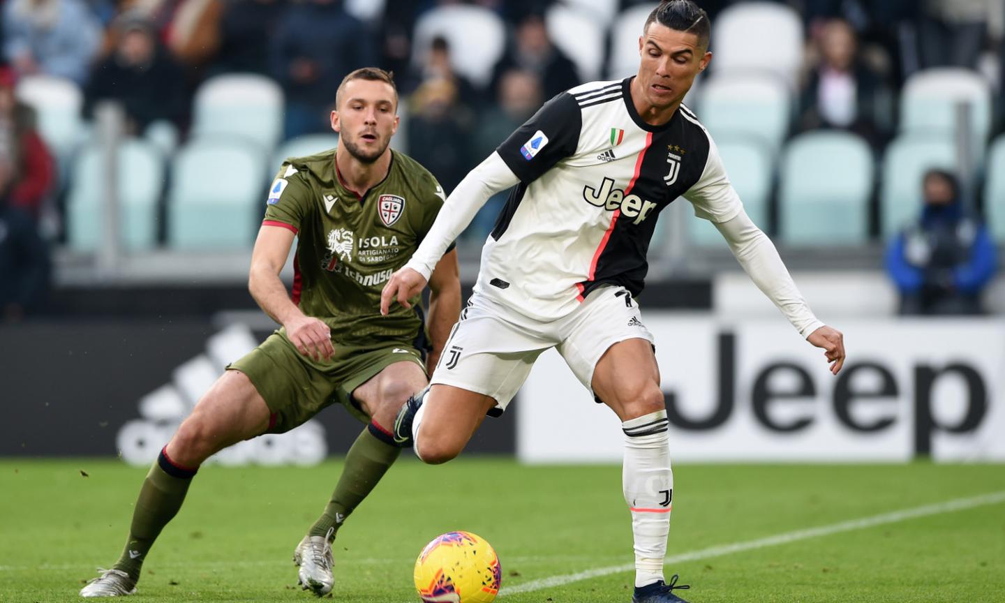 La Juve demolisce il Cagliari. Tripletta di Ronaldo che segna alla... Paolo Rossi