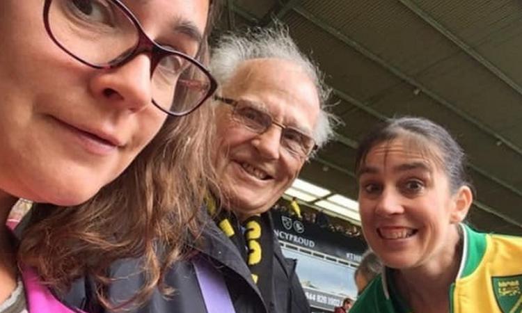 Momenti Di Gioia: lacrime a Norwich, tifoso lascia in eredità 100 sterline per offrire bevuta ai giocatori: 'Grazie!'
