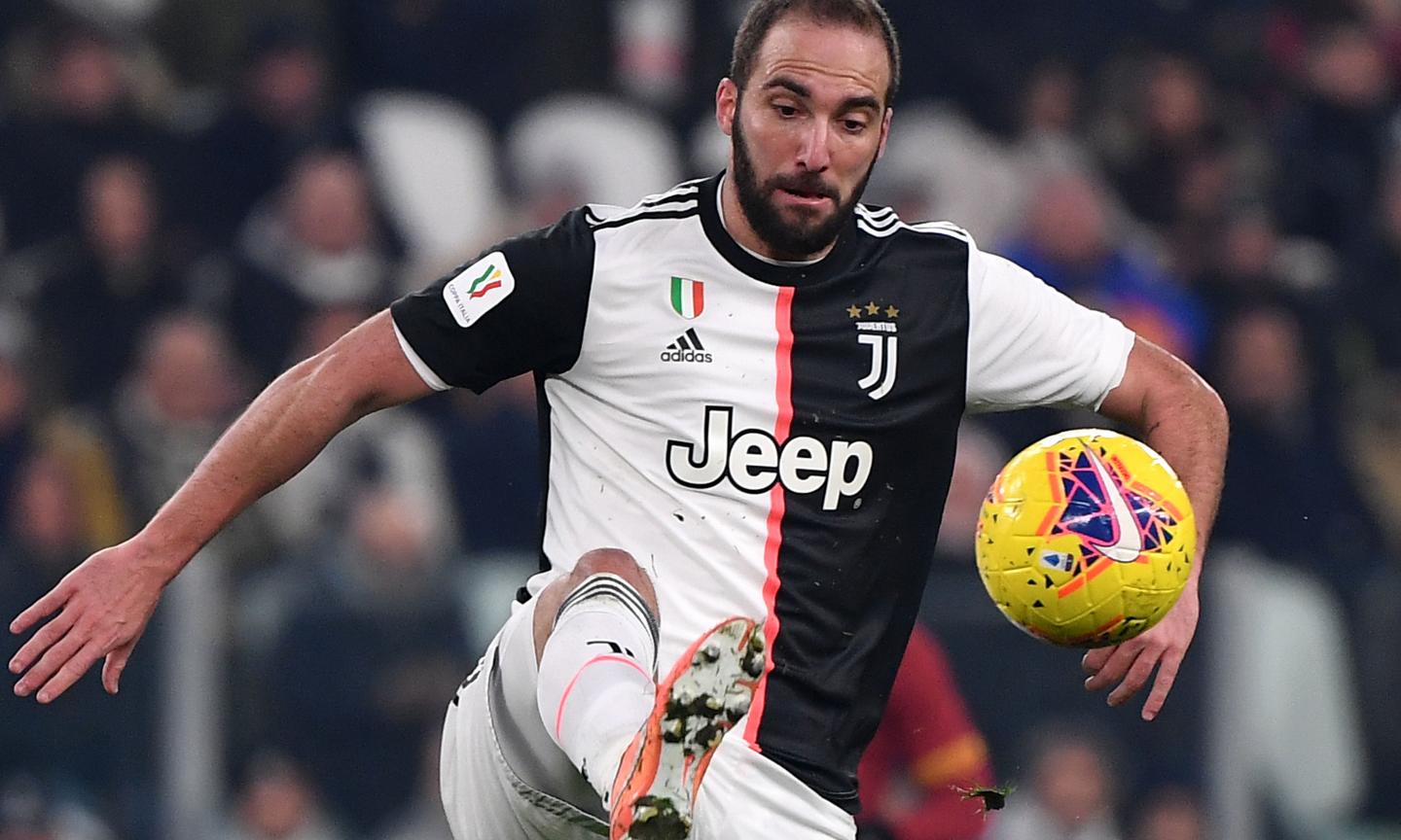 Juve studying possibility of renewing Higuain's contract: the situation