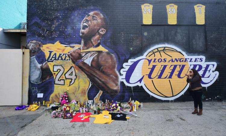 'Ciao Kobe, non ti dimenticheremo mai': Reggiana-Sudtirol si ferma al 24' per omaggiare il grande Bryant