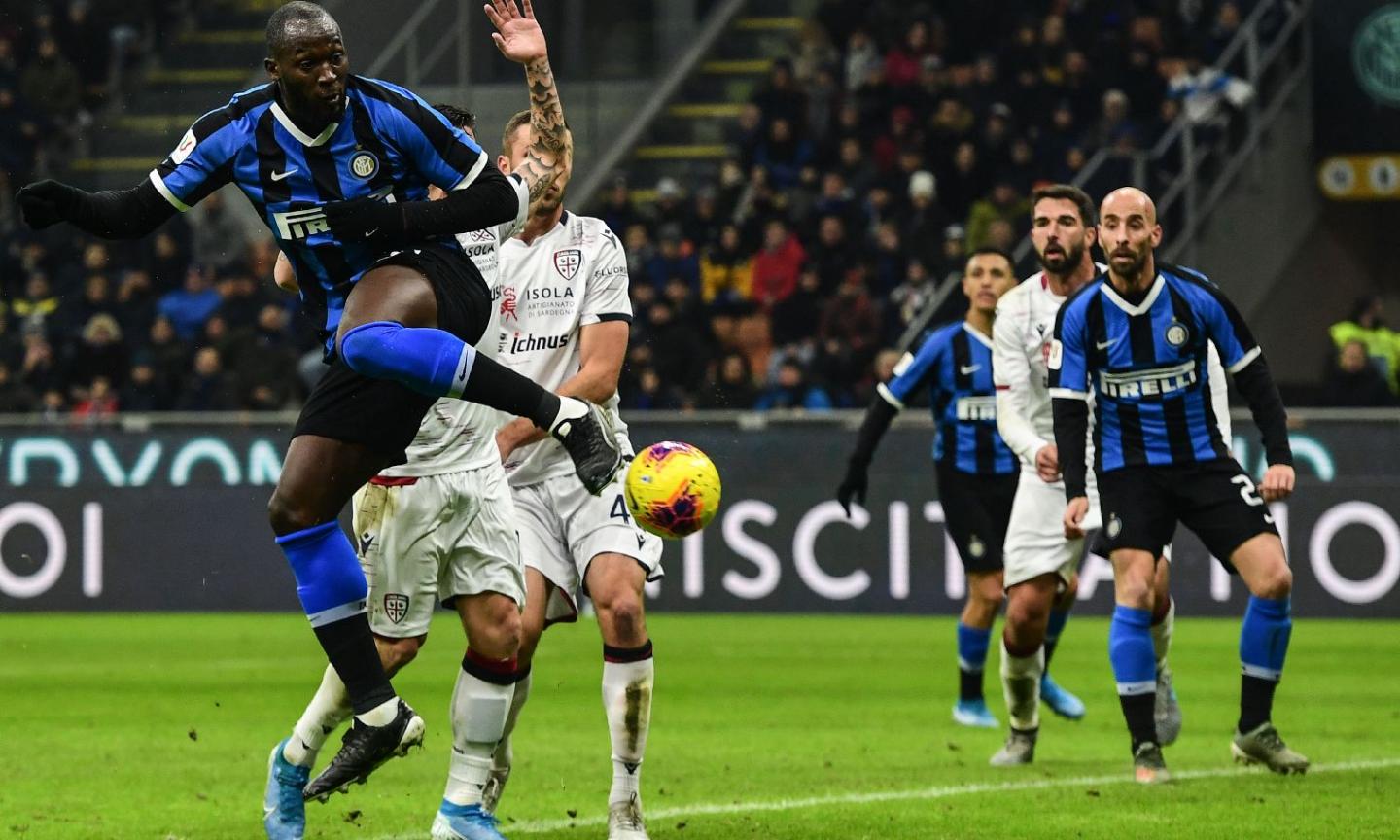 Inter travolgente, doppietta del fenomeno Lukaku. SOS: è sparito il Cagliari